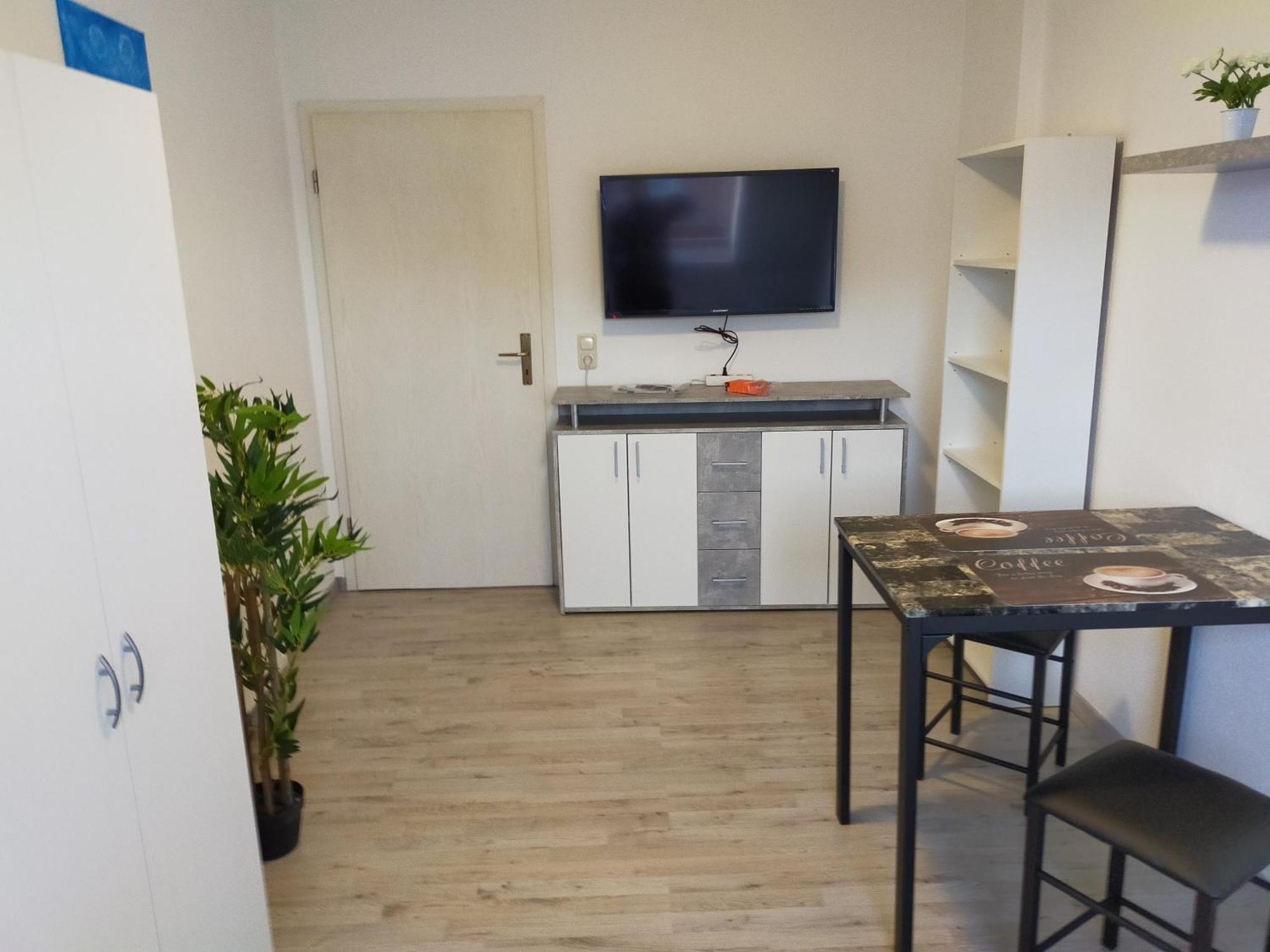 Flex Aparts - Grosse, Moeblierte Wohnung In Zwickau Mit 2 Zimmern Exterior foto